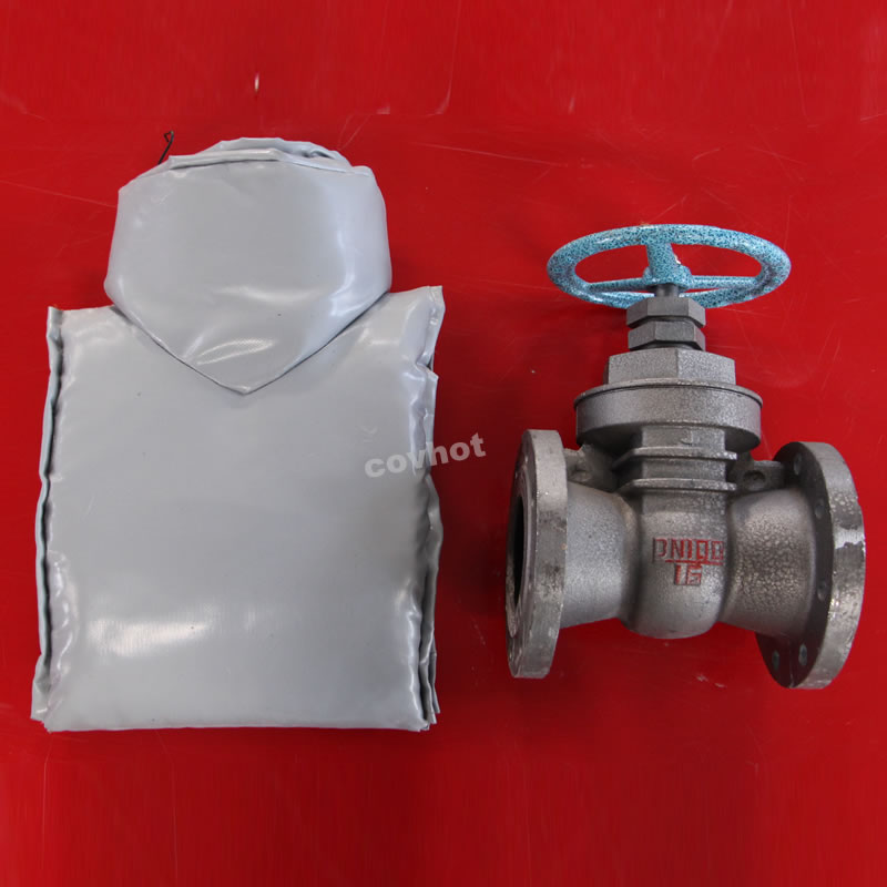 可拆卸保温套也称保温衣,保温被、绝热套、它采用耐高低温、防火保温的材料,由耐高温内衬防火层,中间保温隔热层,外层防护层<防水防腐蚀>组成,根据不同管道、阀门、设备的形状、温度、要求,经过精心测绘,专业设计,特殊工艺加工而成。 可拆卸阀门保温包裹在被保温产品的表面,就像给人穿了一件很舒适的衣服一样,起到节能保温,环保安全的作用。对于要经常拆卸、维修保养、升级改造的管道,阀门、设备尤为实用,其综合经济效益好,性价比高,是工业节能保温的理想选择。 新型可拆卸阀门保温套和传统保温方式的对比: 普通铁皮保温,只能使用一次。要专业人士安装,费时费力。传统保温套是硬材质,不能弯曲折叠,占空间比例大。环境适用性差,外表是铁皮材质,容易生锈及腐蚀。传统阀门保温方式只能适用于般温度,高温会导热,低温会生锈。传统保温套含石棉,对环境有污染。仅可省电节能约10%- 30% 可拆卸保温套 新型可拆卸阀门柔性保温套可反复使用,正常情况下兰10年。快捷简单,无需特别培训,节约人力达50%以上,方便拆卸,易于安装。可适用于不同形状,不同规格的各种管道、阀门、设备。软材料、强度高、有韧性,好包装,空间适用性广泛,适合狭小空间及特殊区域。防火,防水,防冻,防虫蛀,防霉变,防油污,防辐射,耐酸碱,耐腐蚀。防高温180 -1170C,防低温负200°,温度适用性极强。不含石棉及其它任何有害物质,对人身体及环境完全无害。可省电节能20%-60%。